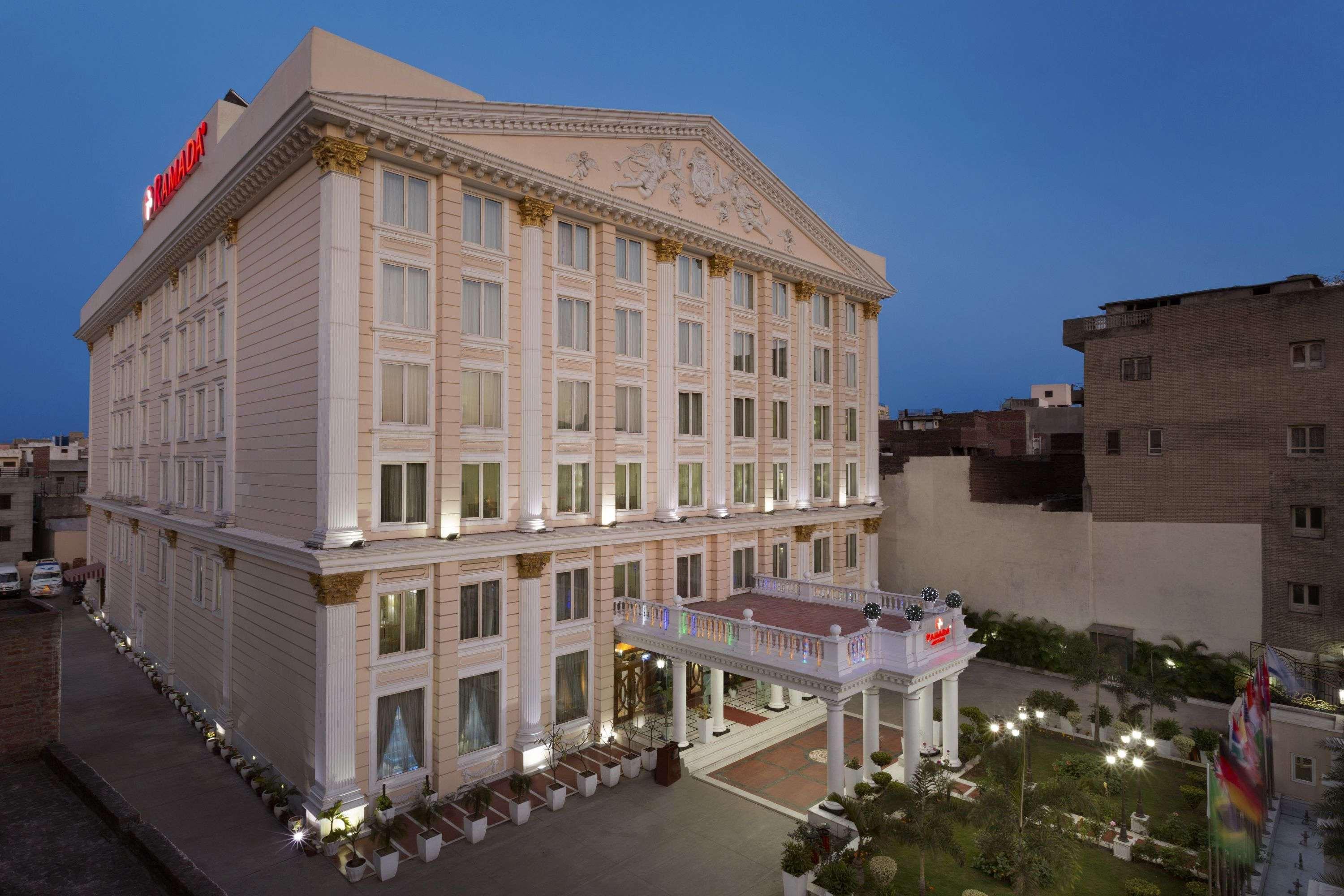 Ramada By Wyndham Amritsar Hotel Exterior foto