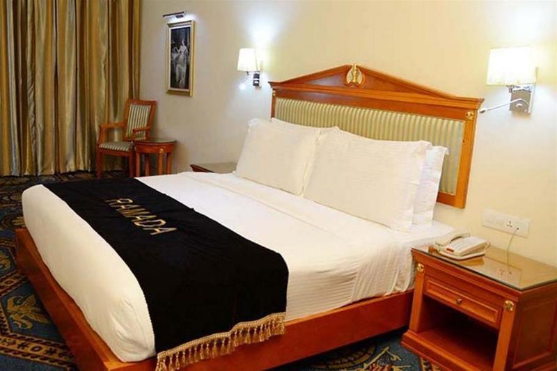 Ramada By Wyndham Amritsar Hotel Exterior foto